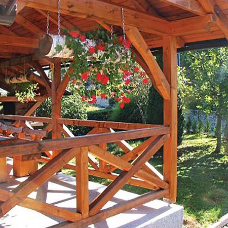 2 Bedroom Cozy Home In Bosiljevo Exterior foto