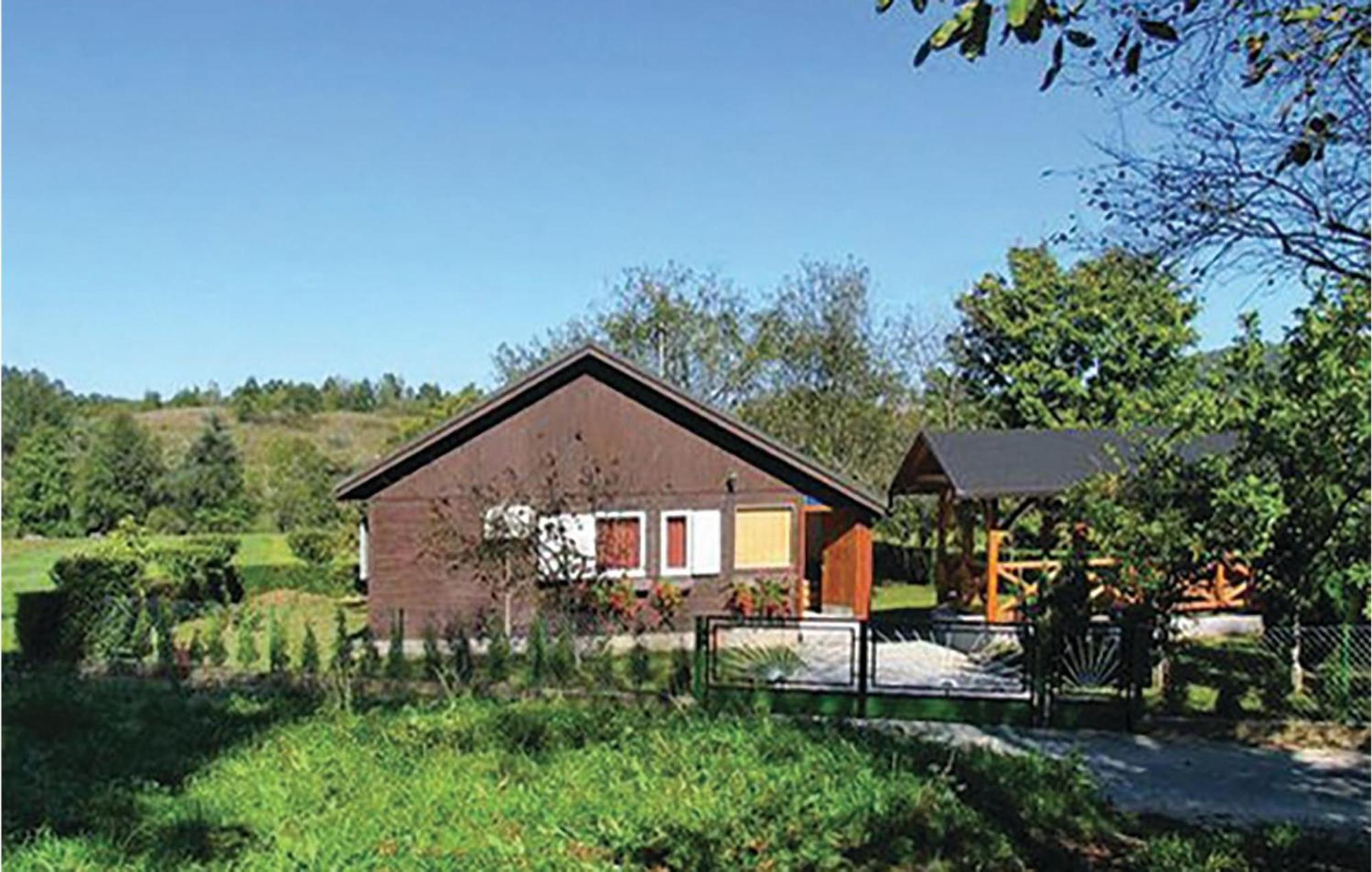 2 Bedroom Cozy Home In Bosiljevo Exterior foto
